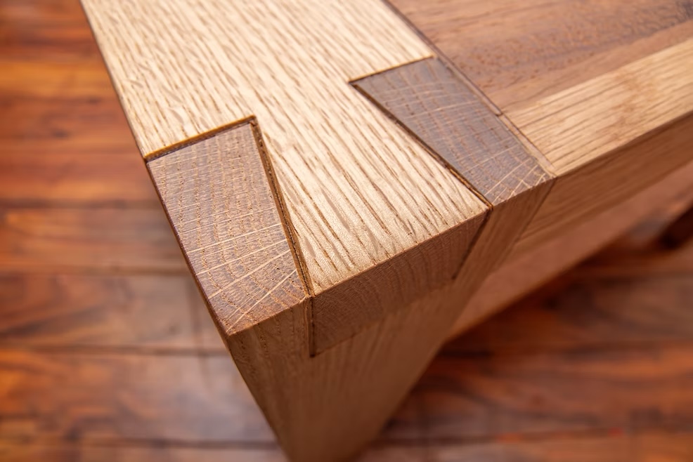 Rybinový spoj — detail ručne vyrezaného spoja